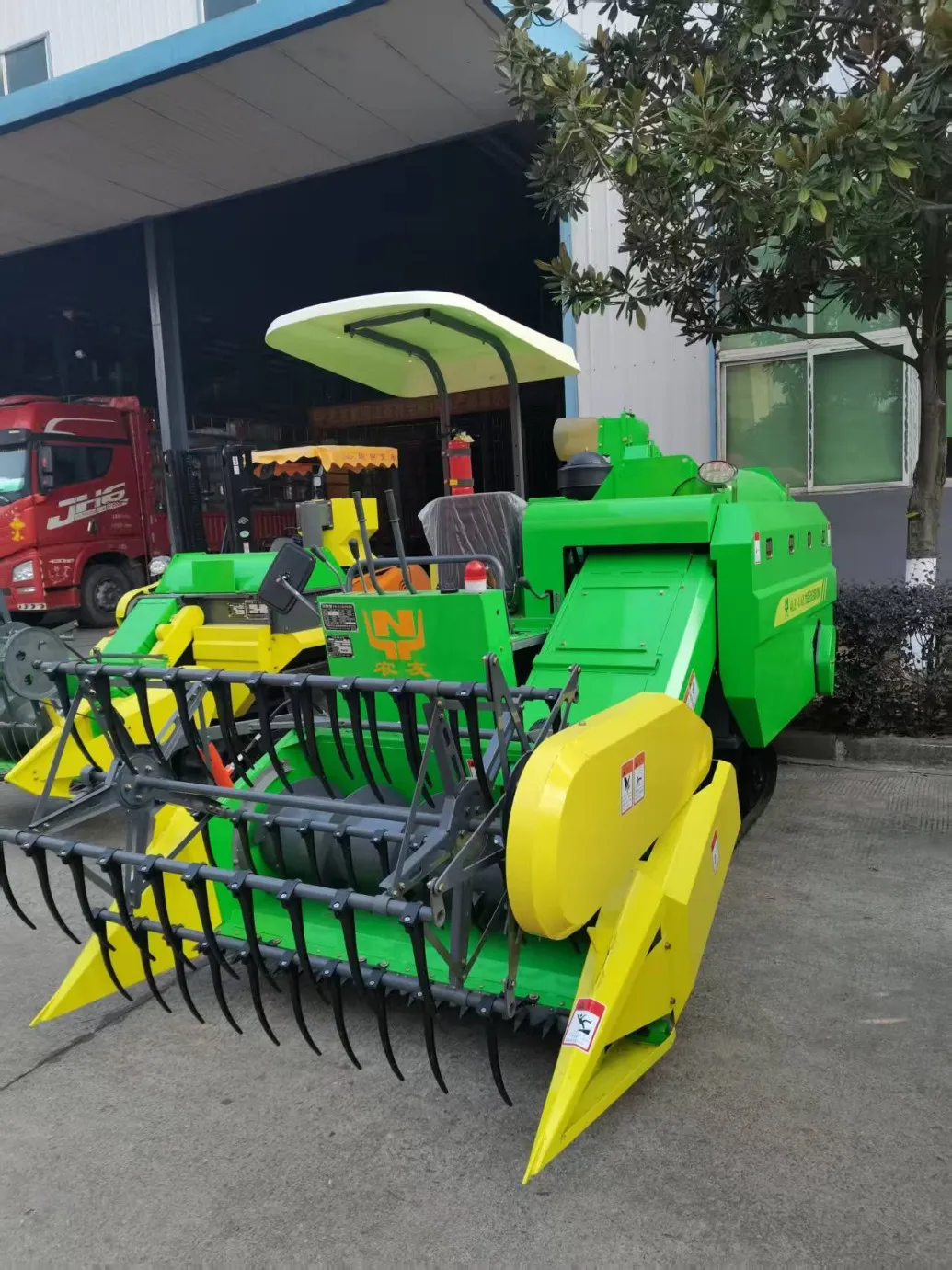 Small Combine Harvester: Harvesting, Threshing, And Bagging
